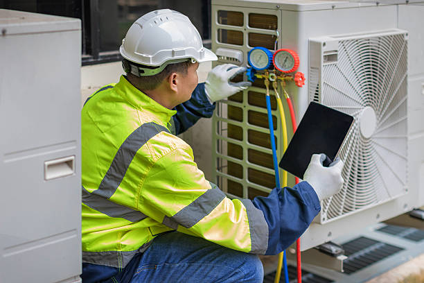 Professional Hvac Installation technician working in Woodland Hills, CA